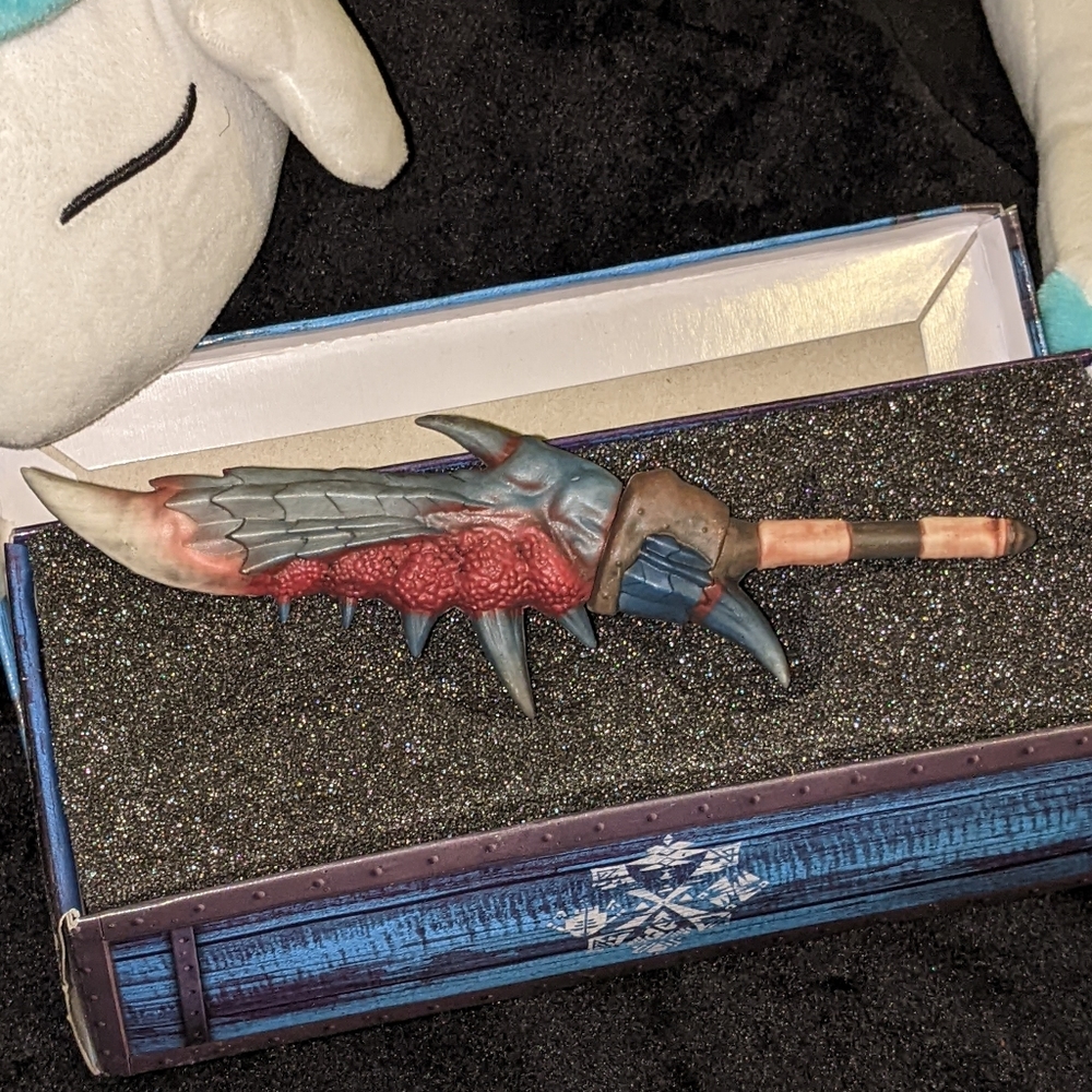 Monster Hunter Rathalos Sword Pen - Picture 3 of 5